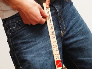 Men measure the length of the penis